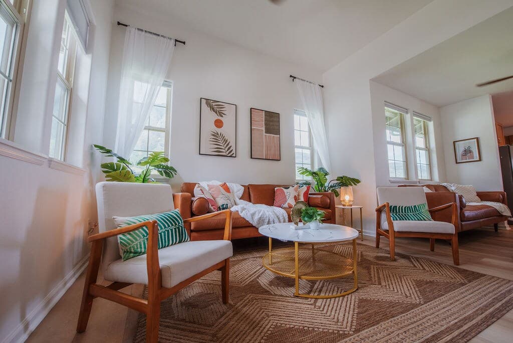 Home in Makaha Valley · ★4.98 · 4 bedrooms · 9 beds · 3.5 shared baths - Photo 3