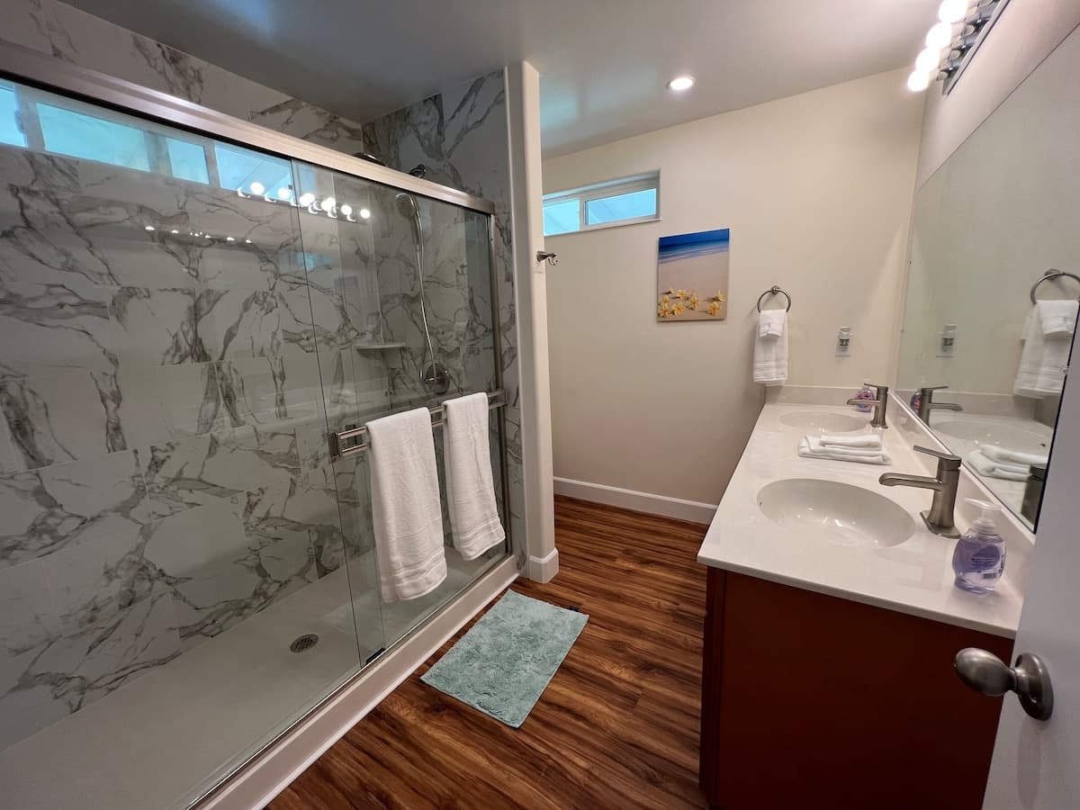 Home in Kaneohe · ★4.9 · 3 bedrooms · 6 beds · 3 shared baths - Photo 5