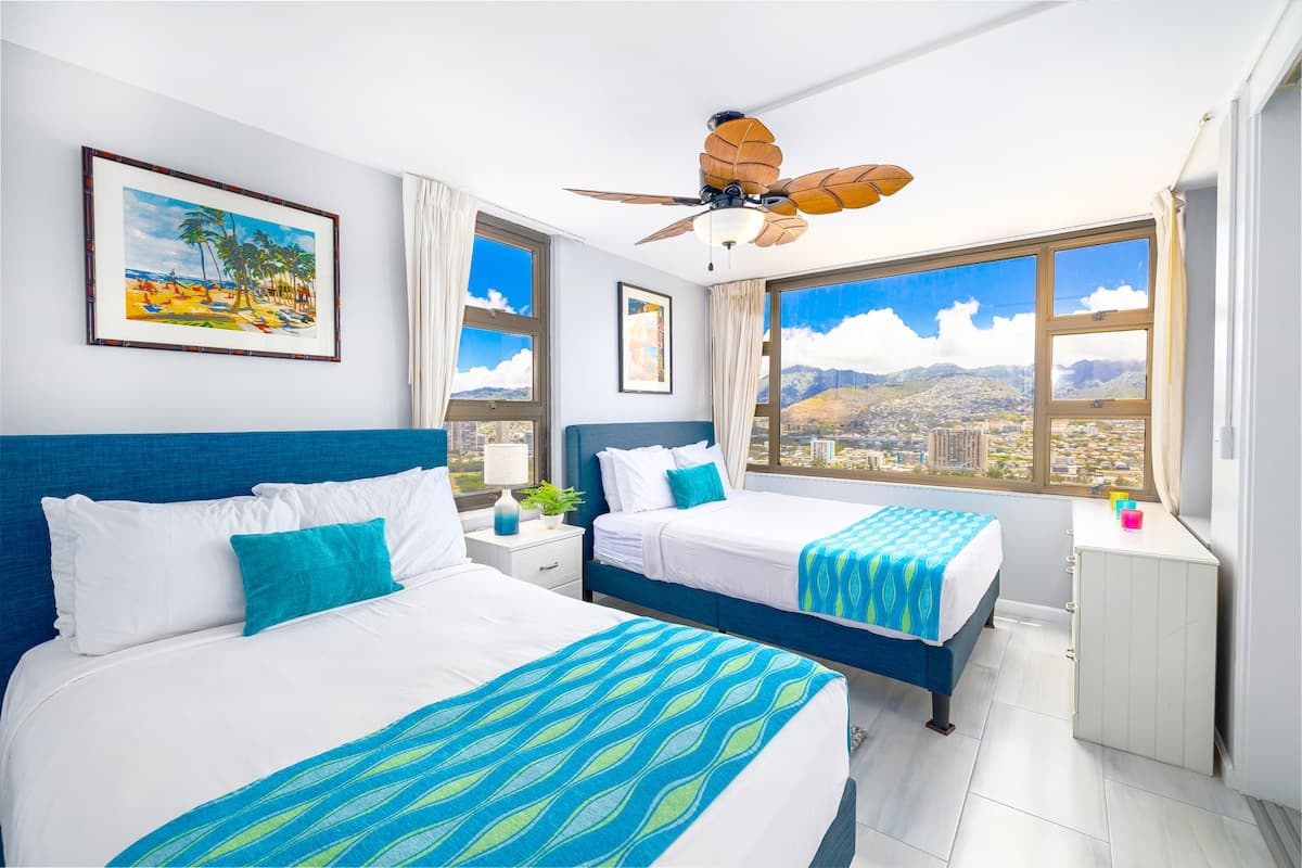 Condo in Honolulu · ★4.88 · 1 bedroom · 3 beds · 1 private bath - Photo 1