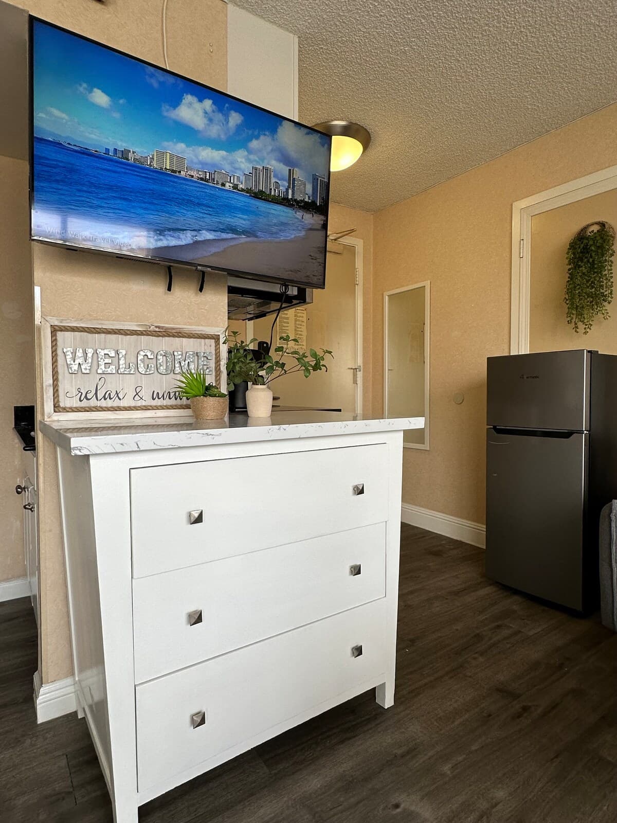 Studio by Waikiki Marketplace 11F - Photo 1