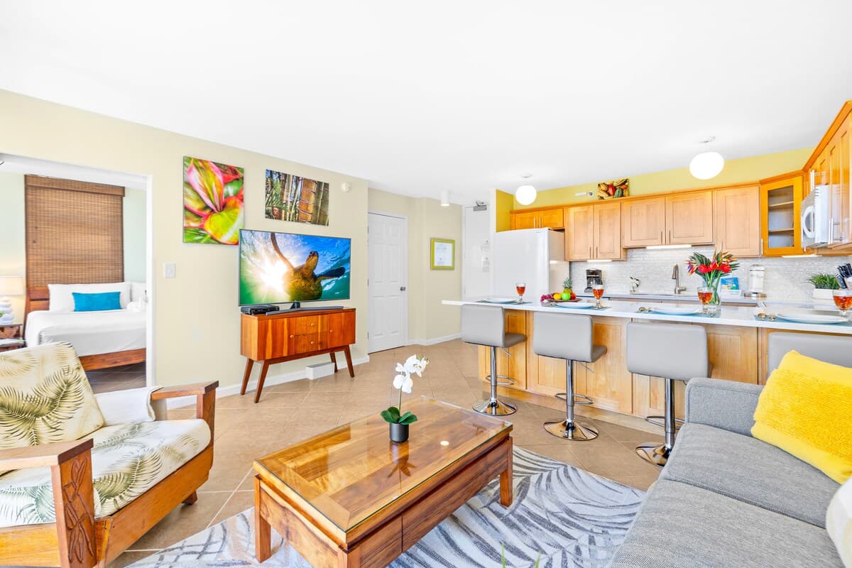 Condo in Honolulu · ★4.89 · 1 bedroom · 2 beds · 1 private bath - Photo 2