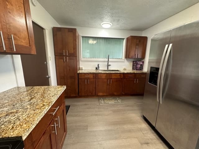 Home in Mountain View · ★4.72 · 2 bedrooms · 2 beds · 1 shared bath - Photo 2