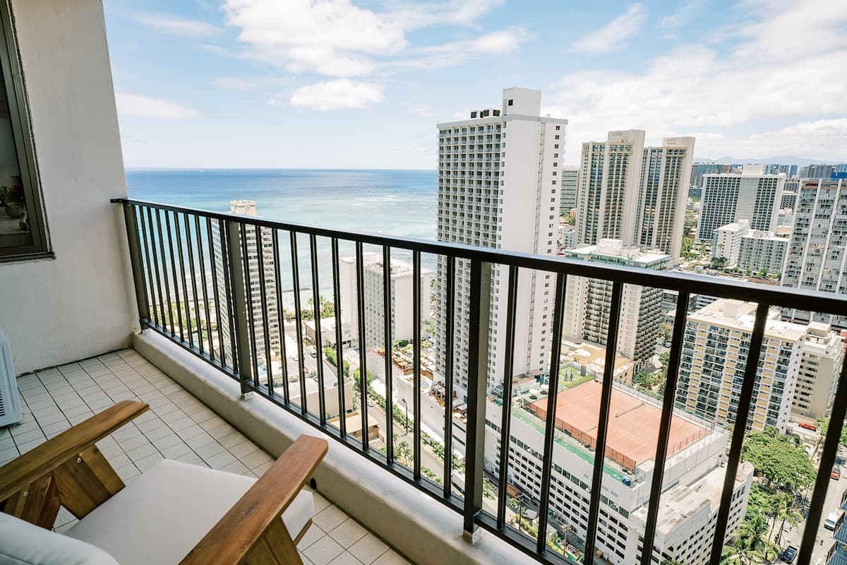 Home in Honolulu · ★4.97 · 1 bedroom · 2 beds · 1 private bath - Photo 2
