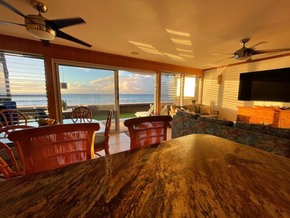 Condo in Lahaina · ★4.88 · 2 bedrooms · 3 beds · 1.5 baths - Photo 5