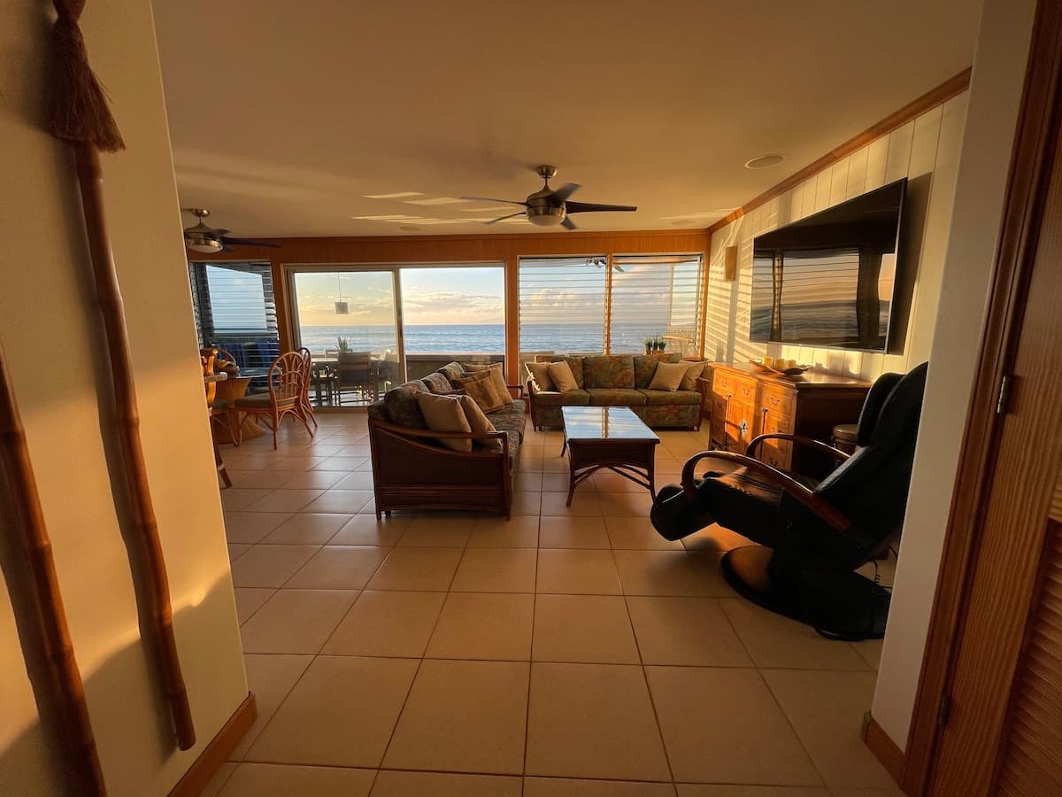 Condo in Lahaina · ★4.88 · 2 bedrooms · 3 beds · 1.5 baths - Photo 2