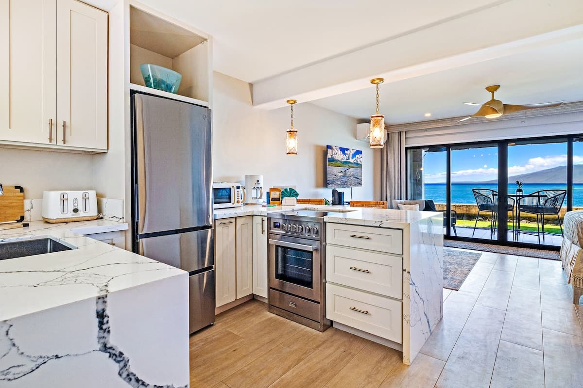 Condo in Lahaina · ★4.96 · Studio · 1 bed · 1 bath - Photo 3