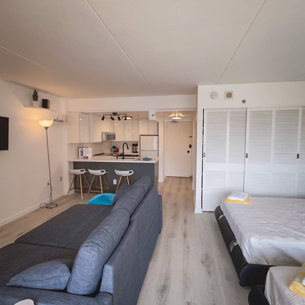 Waikiki Ilikai Resort Sleeps 5 /Pool +Free Parking - Photo 2