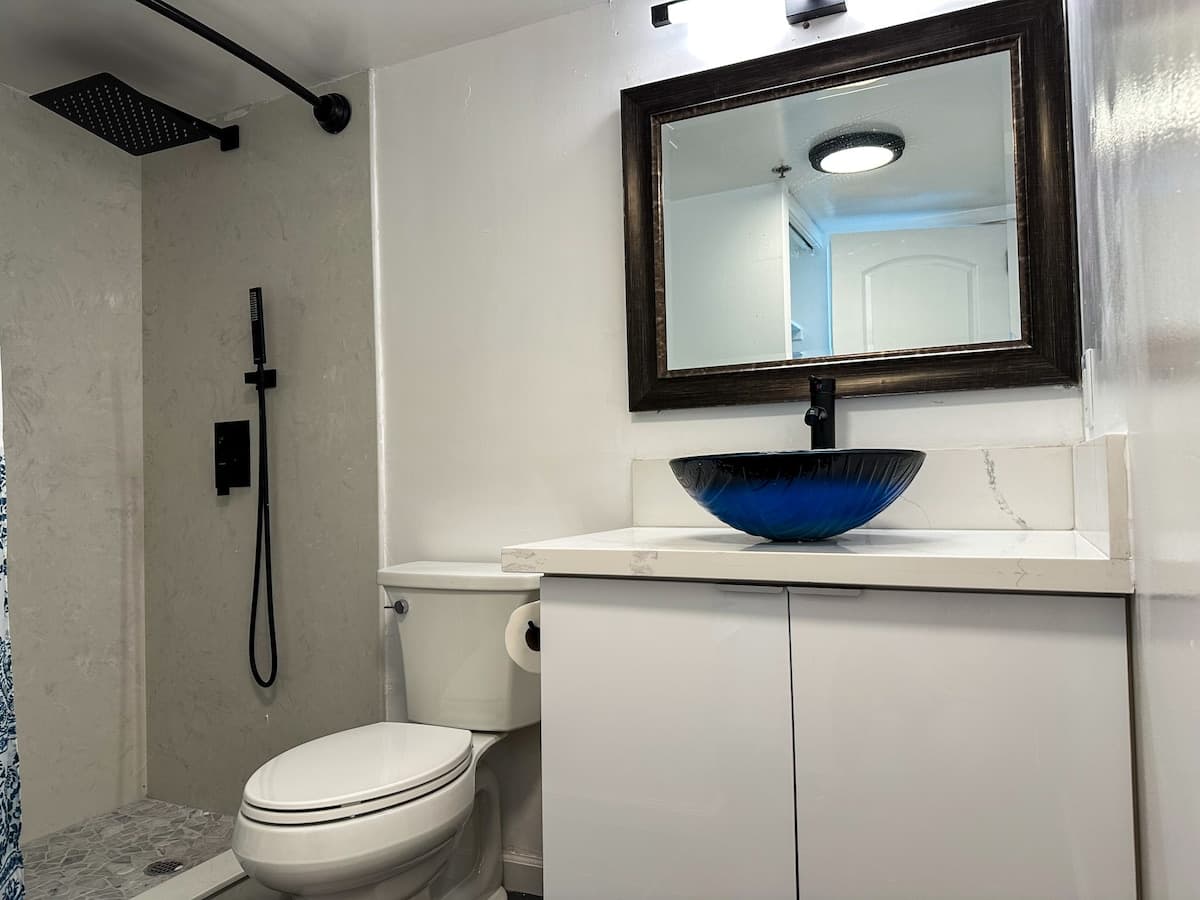 Waikiki Ilikai Resort Sleeps 5 /Pool +Free Parking - Photo 4