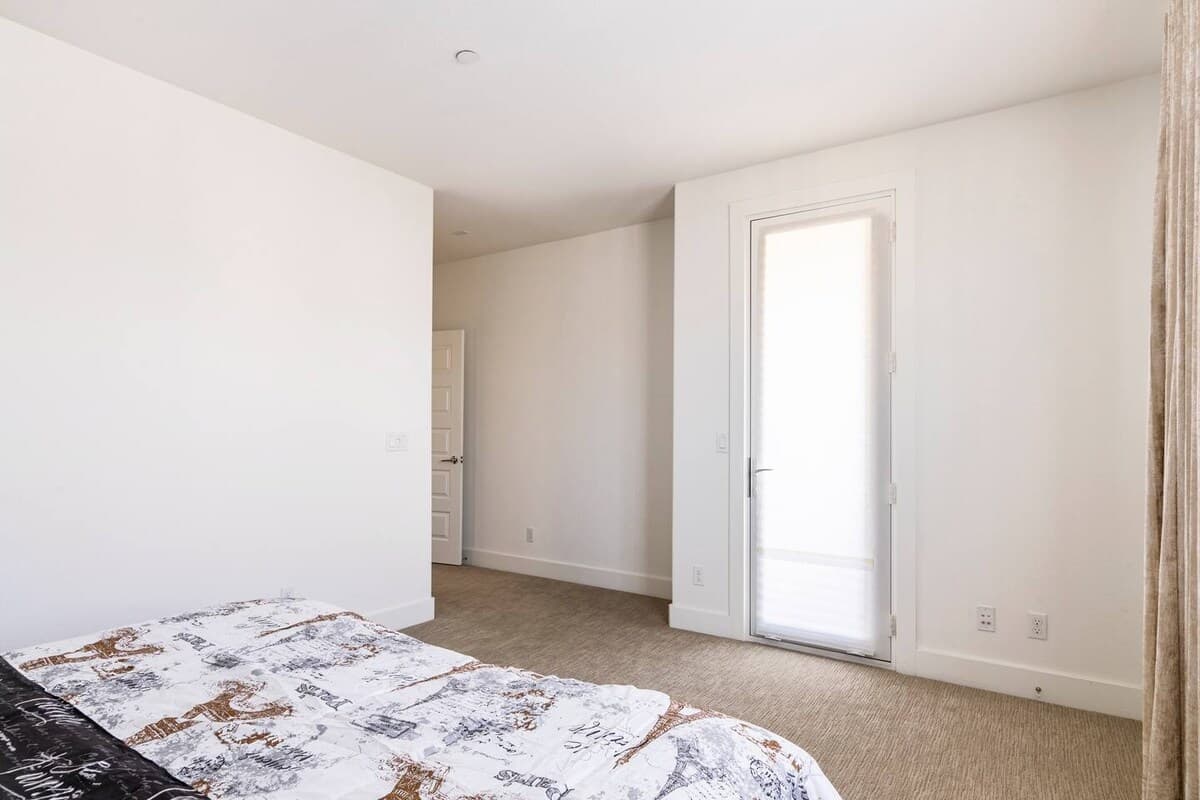 Bright New Townhome with Mountain Views - Photo 4