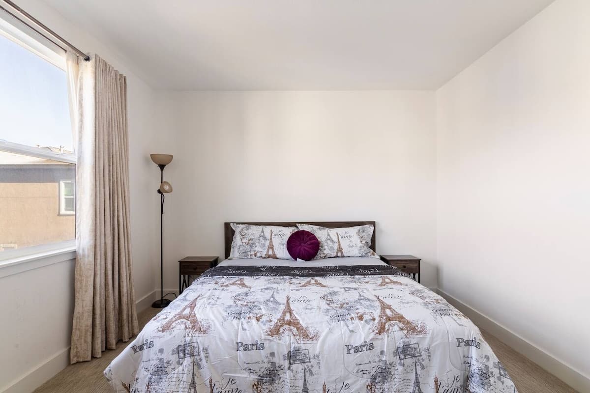 Bright New Townhome with Mountain Views - Photo 2