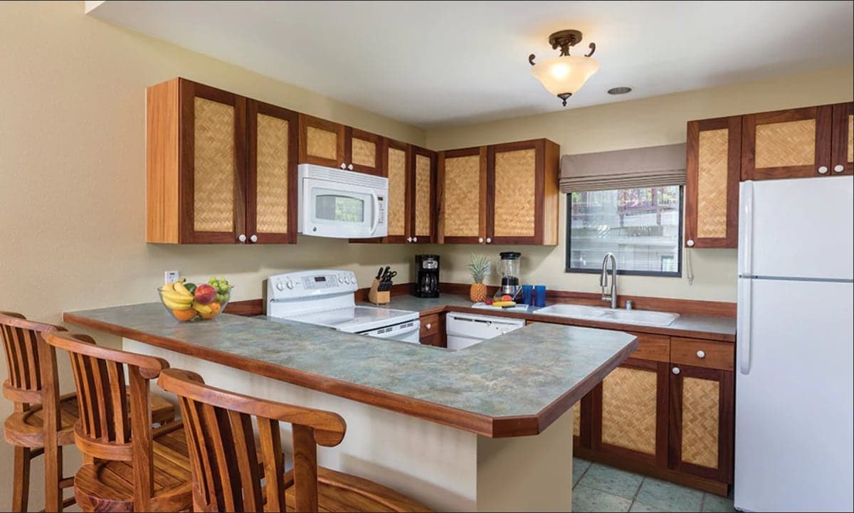 Hotel in Kailua-Kona · ★4.97 · 2 bedrooms · 3 beds · 2 shared baths - Photo 5
