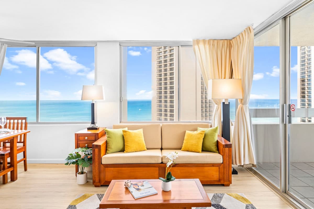 Condo in Honolulu · ★4.79 · 1 bedroom · 2 beds · 1 private bath - Photo 1