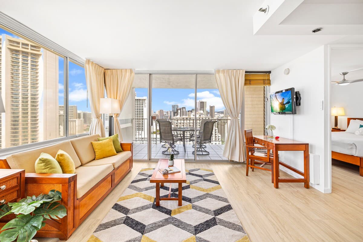 Condo in Honolulu · ★4.79 · 1 bedroom · 2 beds · 1 private bath - Photo 3