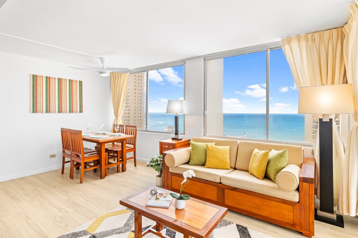 Condo in Honolulu · ★4.79 · 1 bedroom · 2 beds · 1 private bath - Photo 5