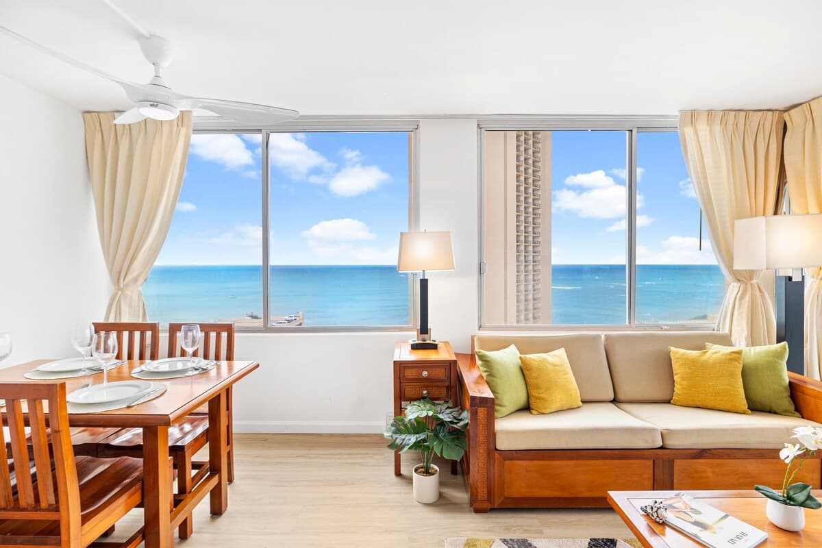 Condo in Honolulu · ★4.79 · 1 bedroom · 2 beds · 1 private bath - Photo 4