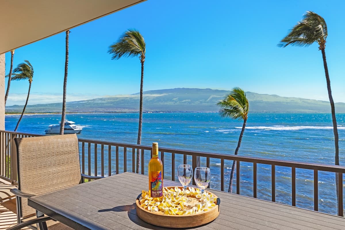 Condo in Wailuku · ★4.82 · 2 bedrooms · 3 beds · 2 baths - Photo 1
