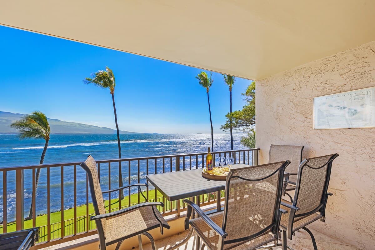 Condo in Wailuku · ★4.82 · 2 bedrooms · 3 beds · 2 baths - Photo 2