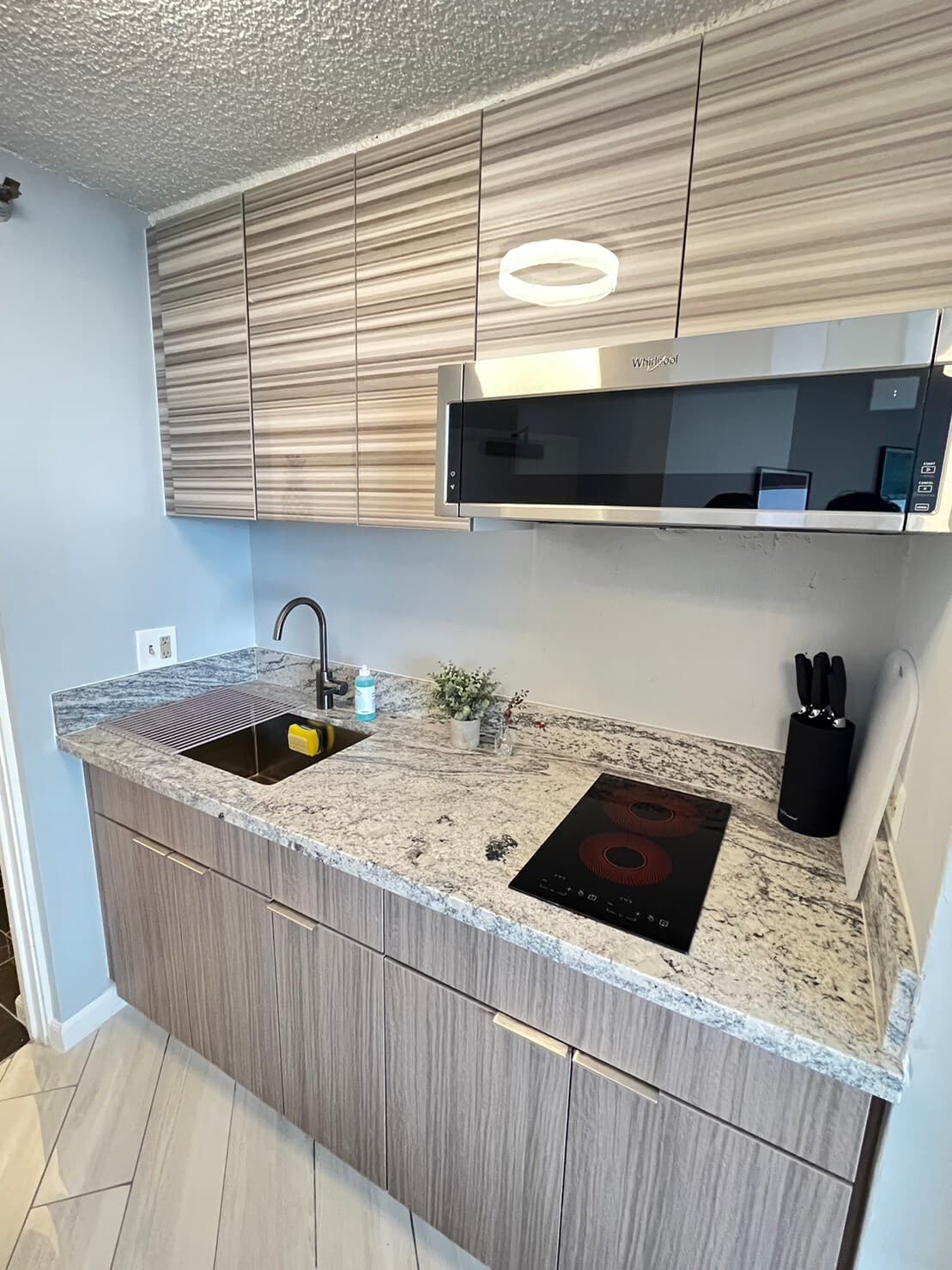 Condo in Honolulu · ★4.66 · 1 bedroom · 2 beds · 1 shared bath - Photo 1