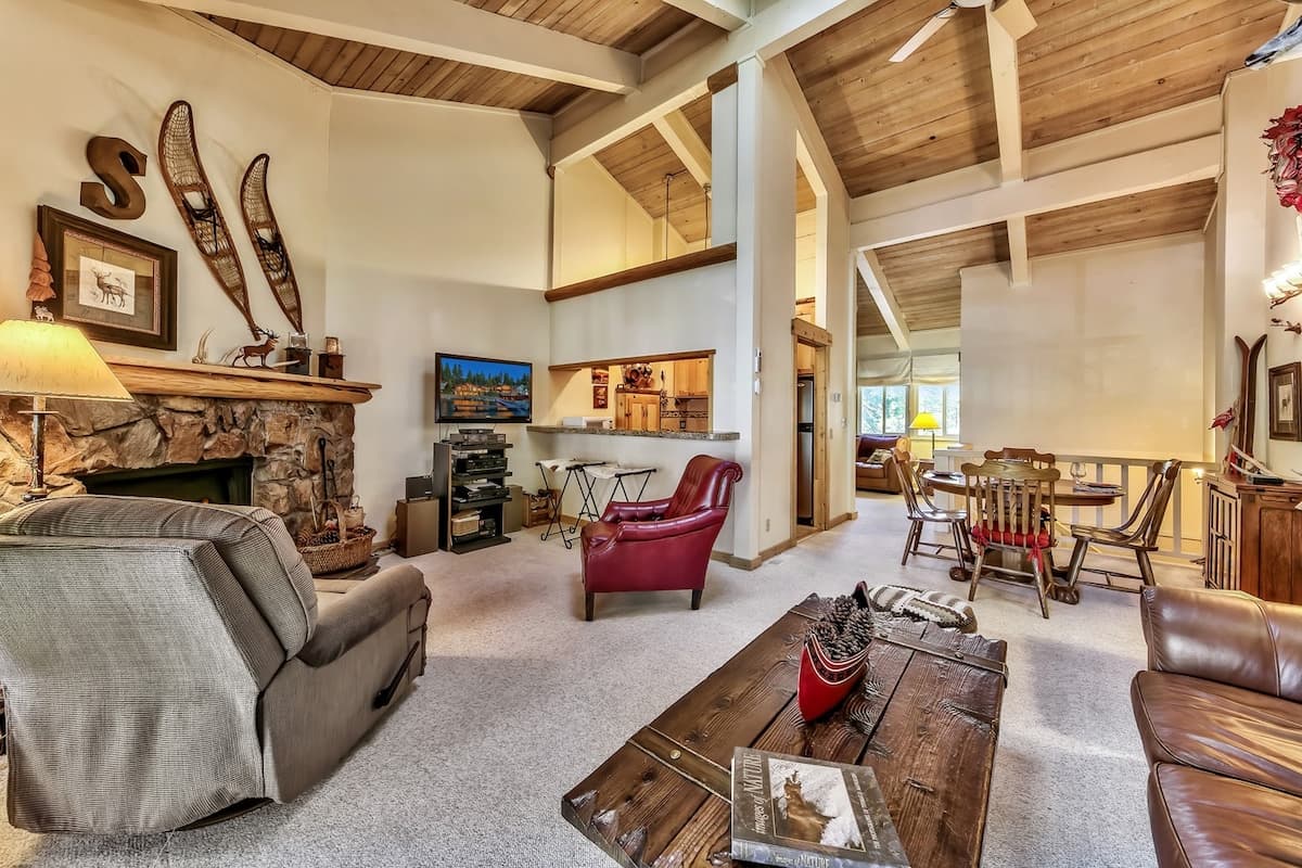R&R Lakeside Retreat in Dollar Point, Tahoe - Photo 5