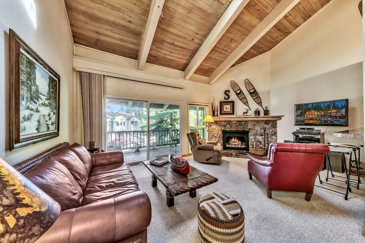 R&R Lakeside Retreat in Dollar Point, Tahoe - Photo 4