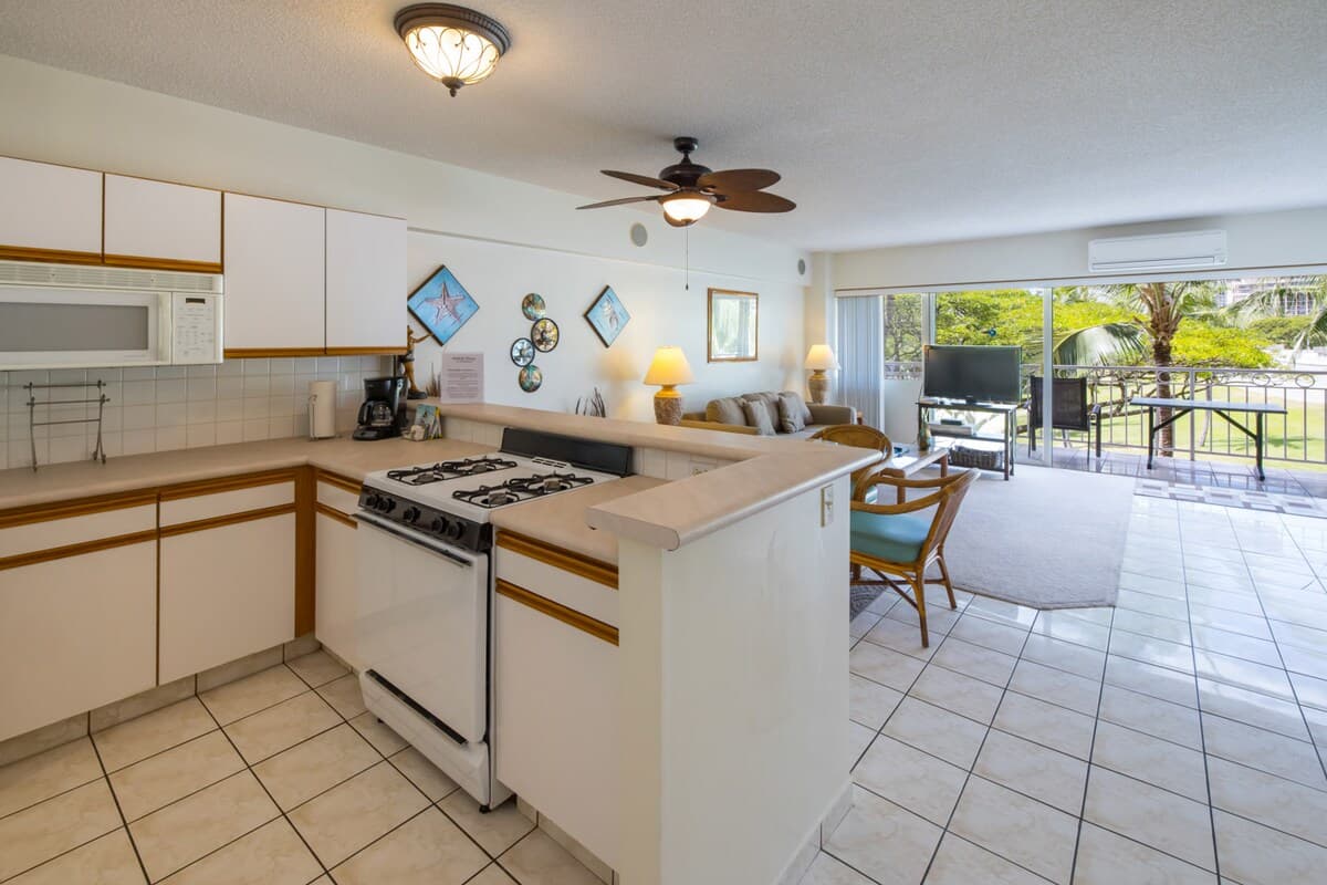 Waikiki Shore Park View 1B/1B *January special!* - Photo 4