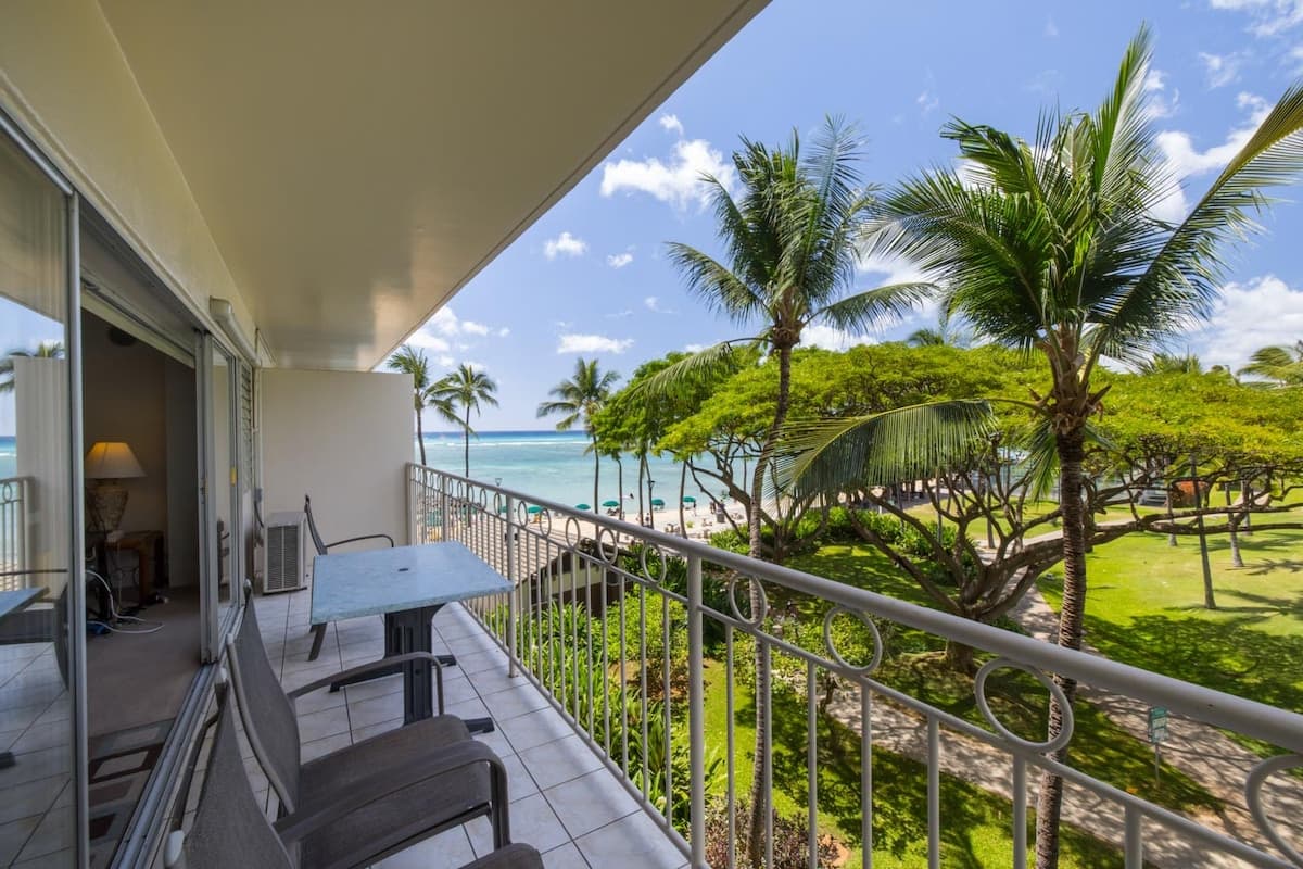 Waikiki Shore Park View 1B/1B *January special!* - Photo 1