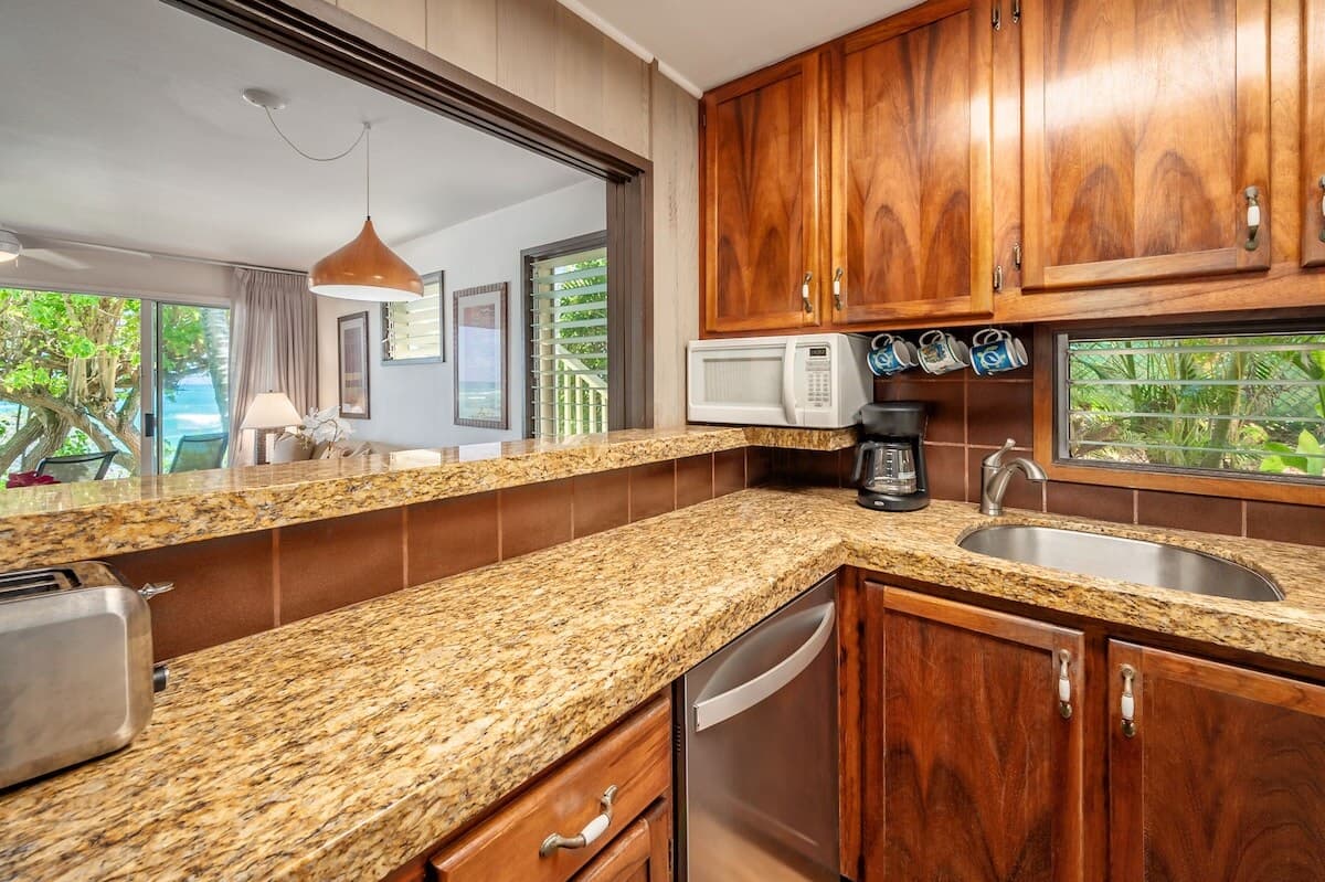 Home in Kapaa · ★4.8 · 2 bedrooms · 2 beds · 1.5 baths - Photo 5