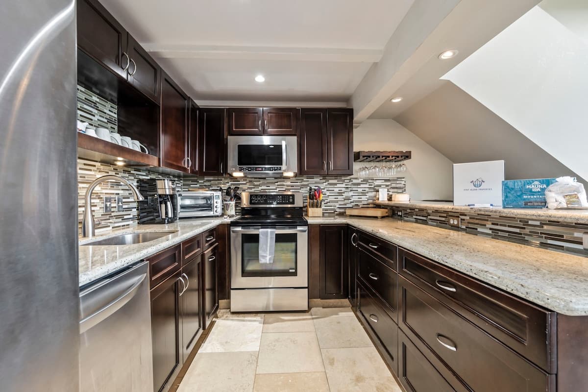 Condo in Kihei · ★4.78 · 2 bedrooms · 2 beds · 1 private bath - Photo 5