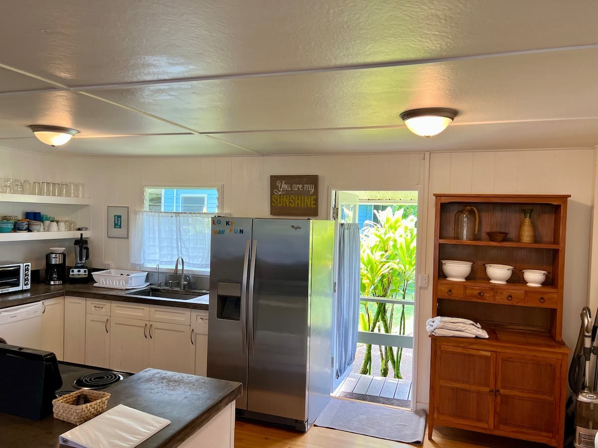 Home in Haiku-Pauwela · ★4.9 · 3 bedrooms · 3 beds · 1 bath - Photo 4