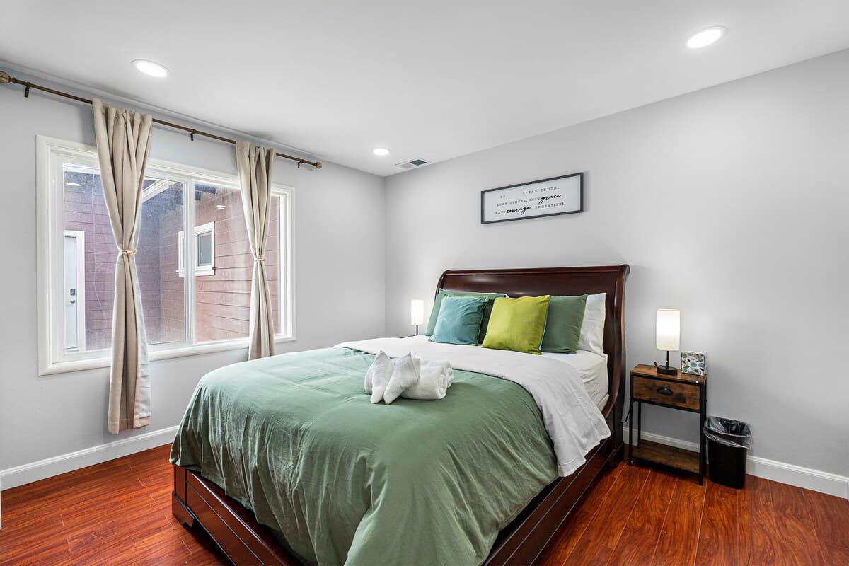 Quiet SFO Home with Piano & Home Office - Photo 4