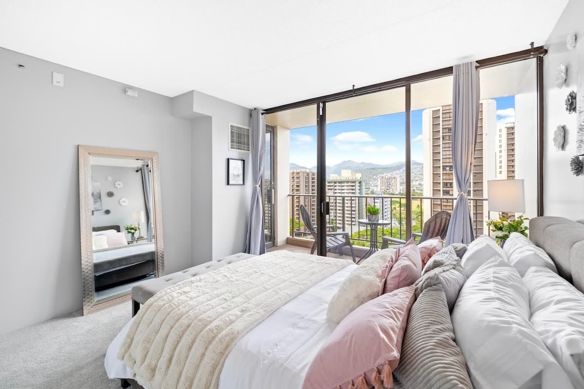 Cozy & Modern Coastal-King Bed 1BR w/Parking - Photo 1