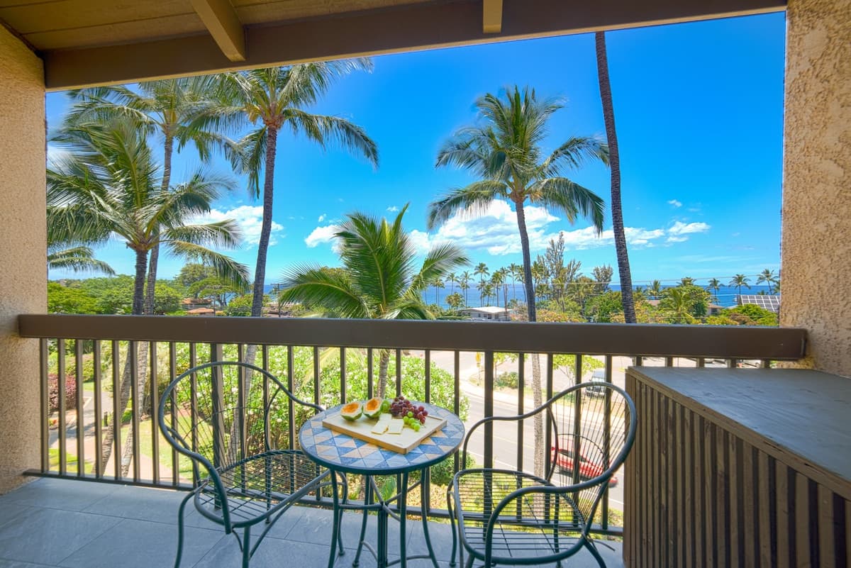 Condo in Kihei · ★4.97 · 2 bedrooms · 4 beds · 2 private baths - Photo 4