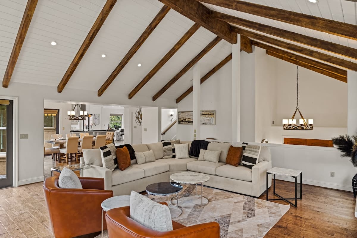 Los Altos Stately Pebble Beach Retreat - Photo 1
