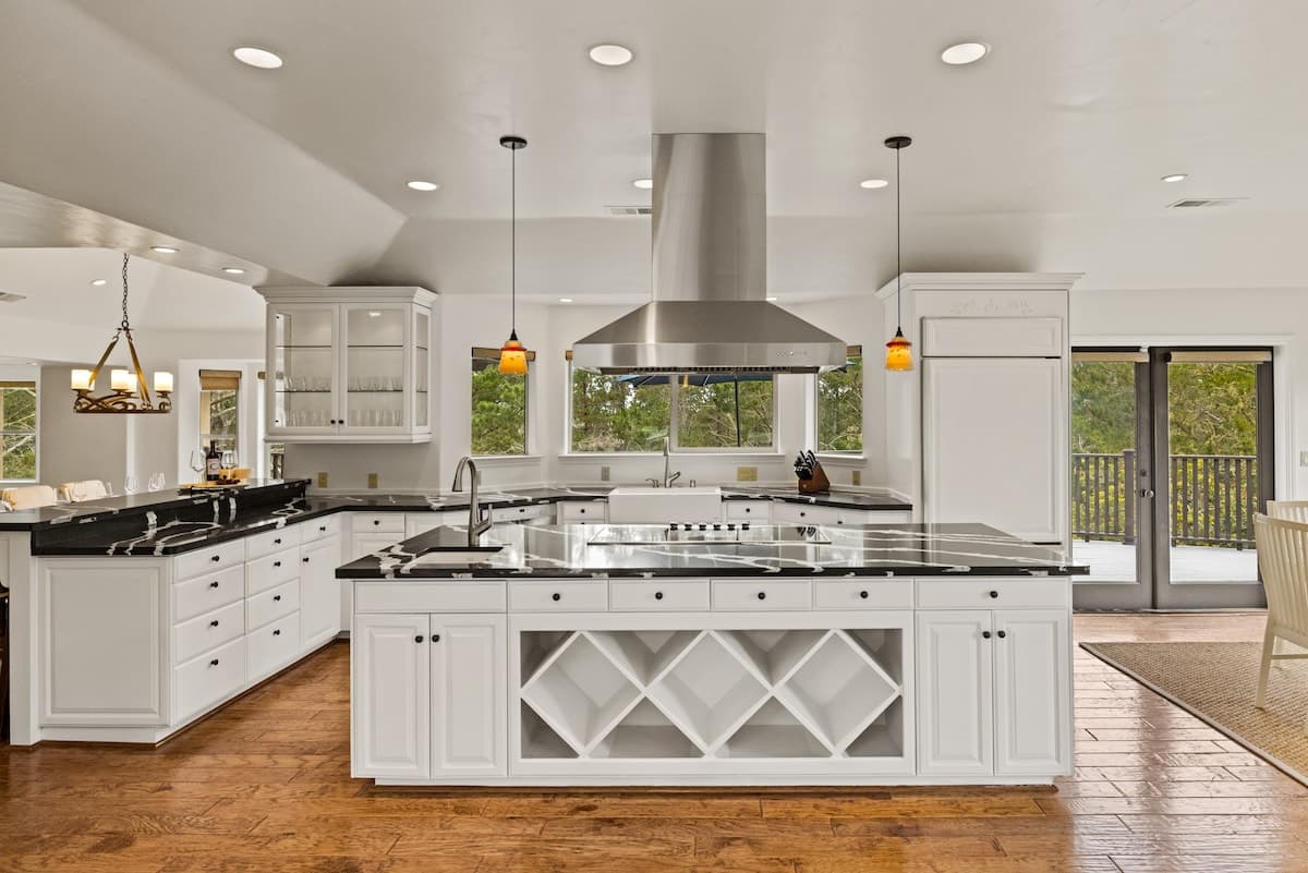 Los Altos Stately Pebble Beach Retreat - Photo 3