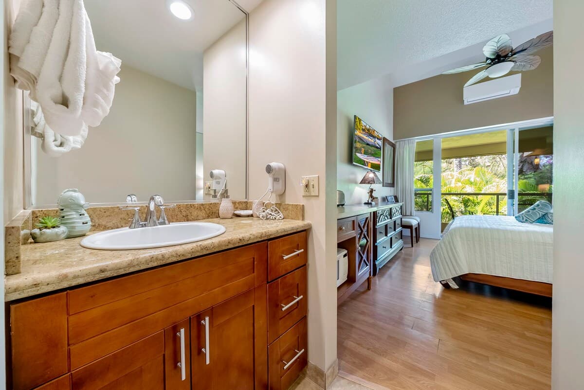 Maui Banyan, King Bed, Smart TV, Kamaole Beach! - Photo 2