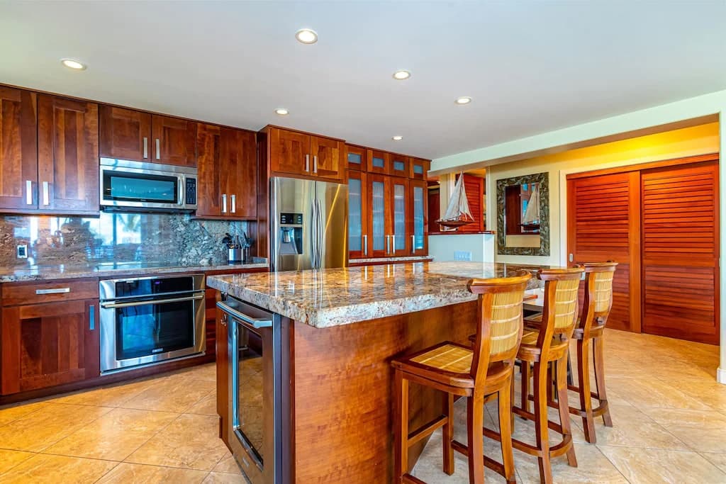 Fabulous Ocean Views- Luxury 2 Bed 2 Bath - Photo 5