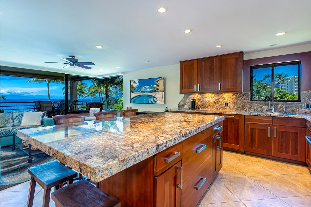 Fabulous Ocean Views- Luxury 2 Bed 2 Bath - Photo 4
