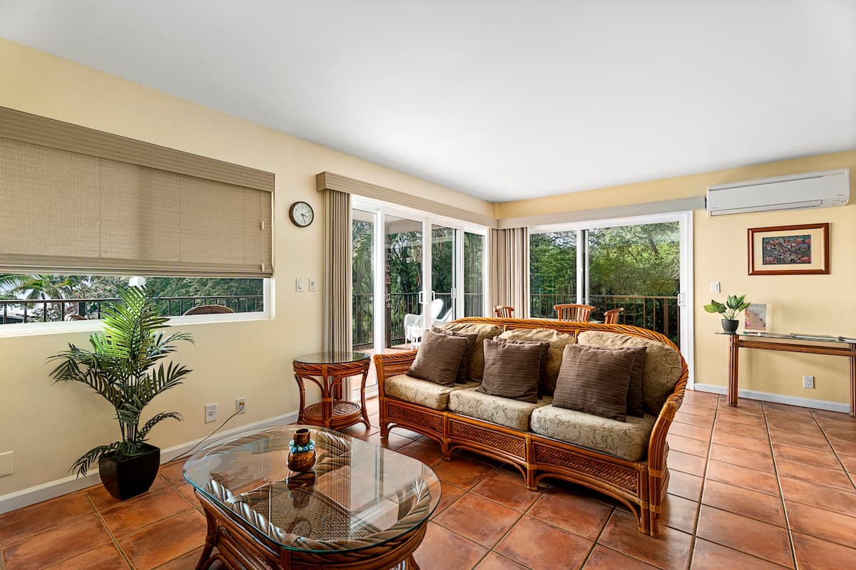 Oceanfront, 2 bed 2 bath with AC, sleeps 5-6 - Photo 4