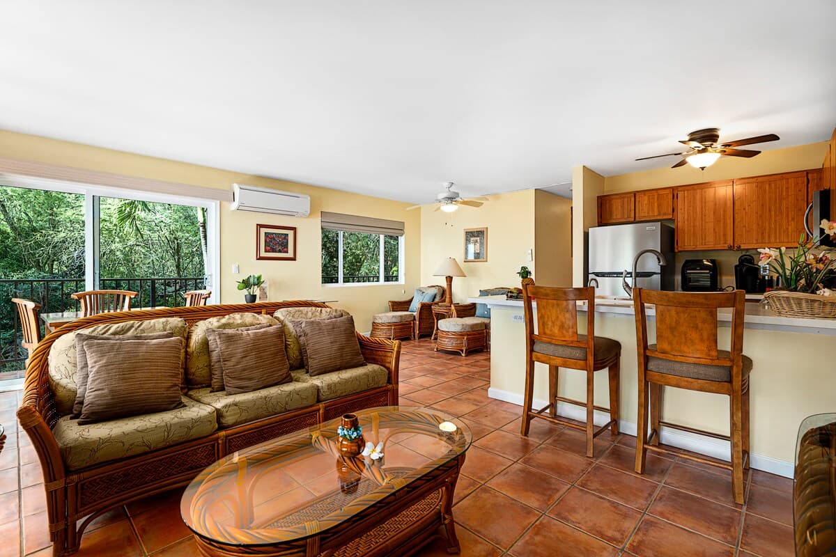 Oceanfront, 2 bed 2 bath with AC, sleeps 5-6 - Photo 3