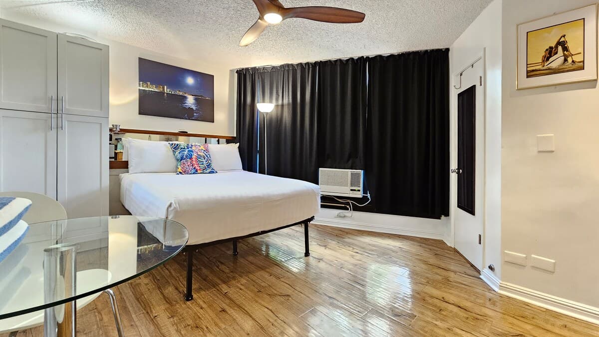WG 317 Studio at Waikiki Grand Hotel®, Pool & A/C - Photo 5