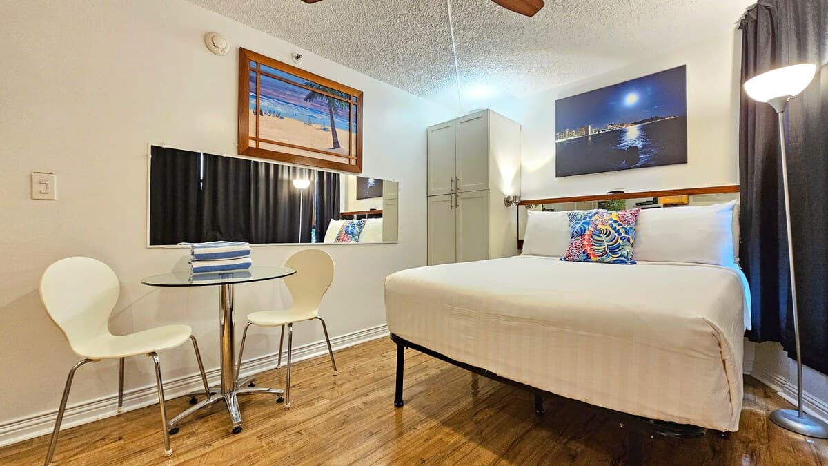 WG 317 Studio at Waikiki Grand Hotel®, Pool & A/C - Photo 4