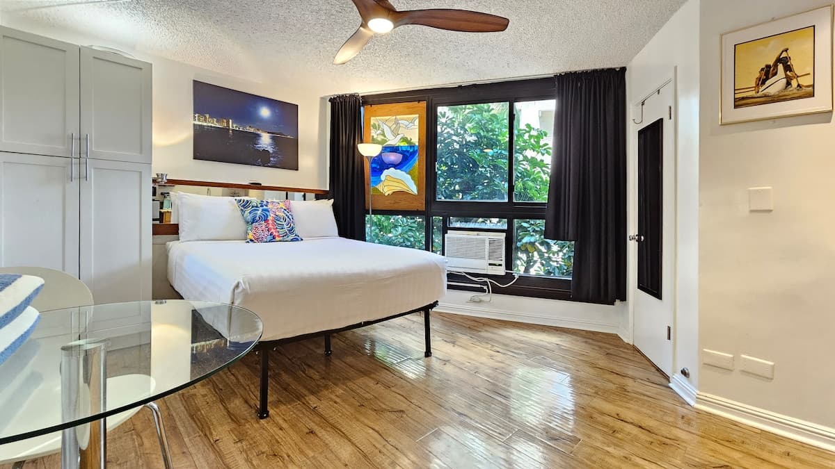 WG 317 Studio at Waikiki Grand Hotel®, Pool & A/C - Photo 2