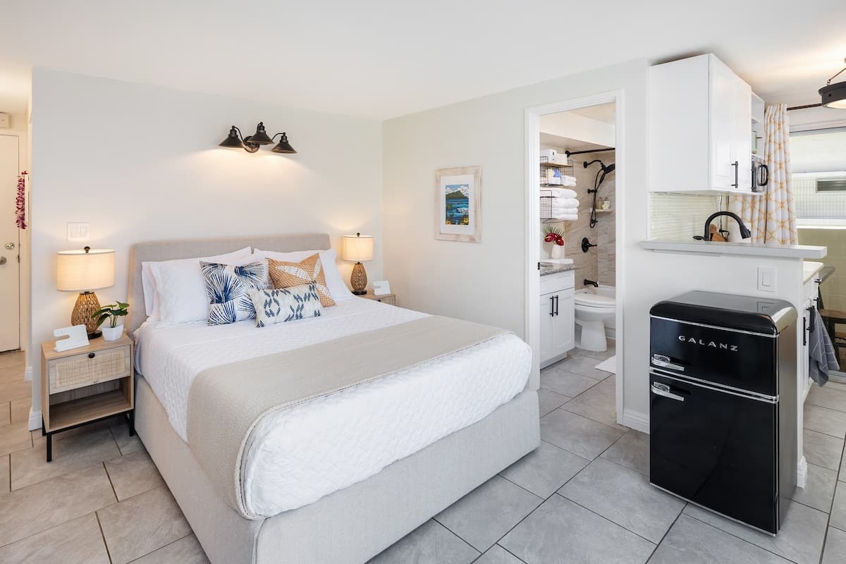Condo in Honolulu · ★4.93 · Studio · 1 bed · 1 private bath - Photo 1