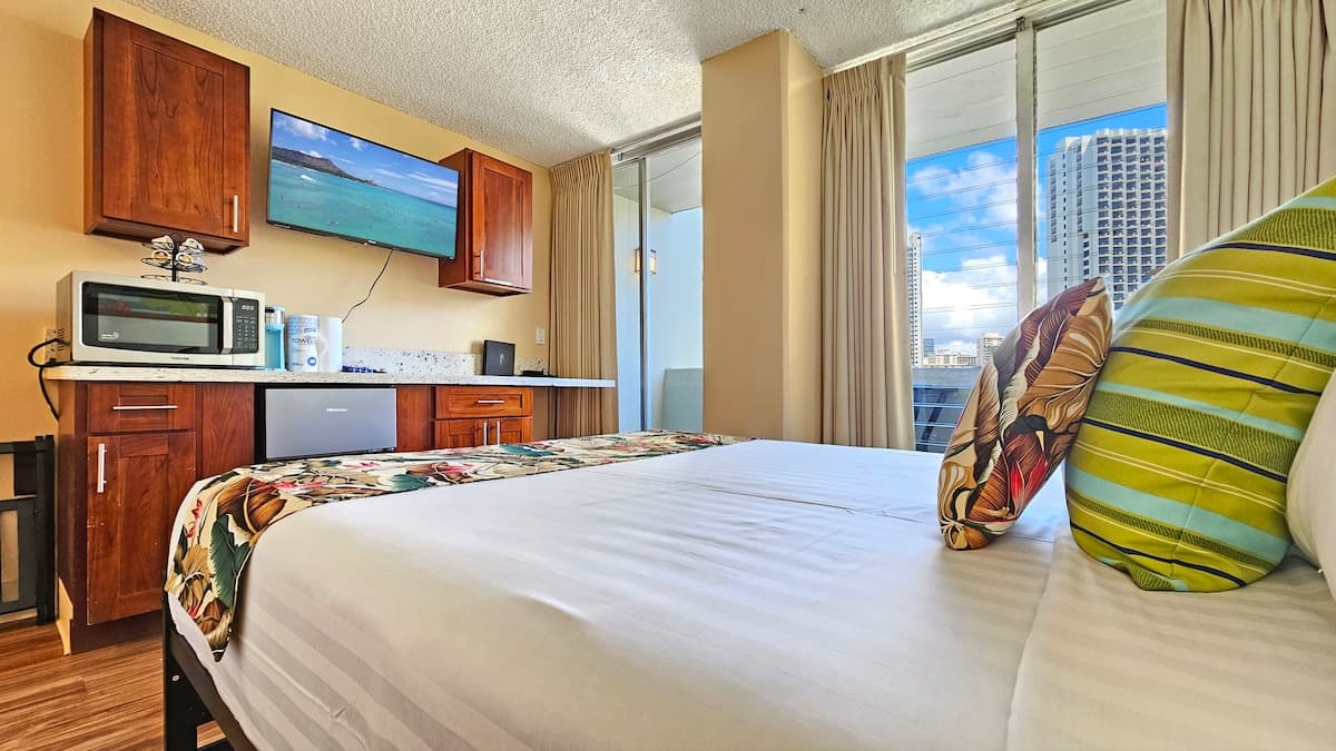 WG 803 | 134 Steps to Waikiki Beach, Sand & Sun - Photo 5
