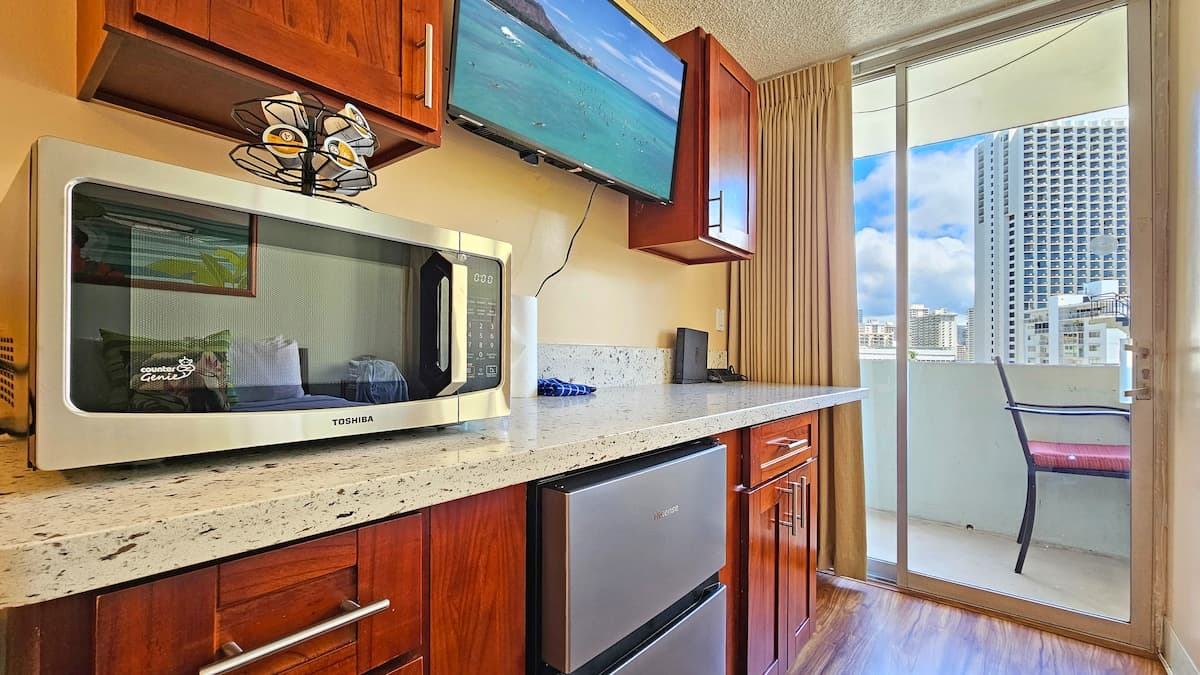 WG 803 | 134 Steps to Waikiki Beach, Sand & Sun - Photo 3
