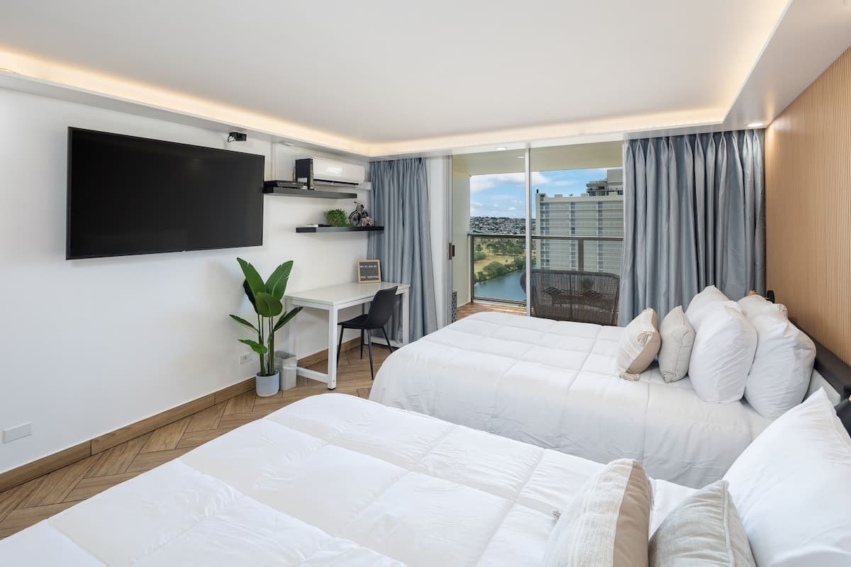 Brand New Renovated 2Queen Beds Waikiki w/Kitchen - Photo 1