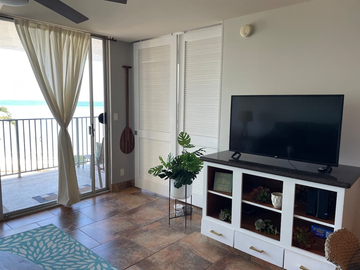 Condo in Lahaina · ★4.79 · 2 bedrooms · 2 beds · 2 shared baths - Photo 2