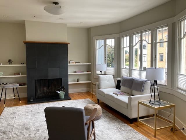 Top-Floor Condo with City Views & Fireplace - Photo 2