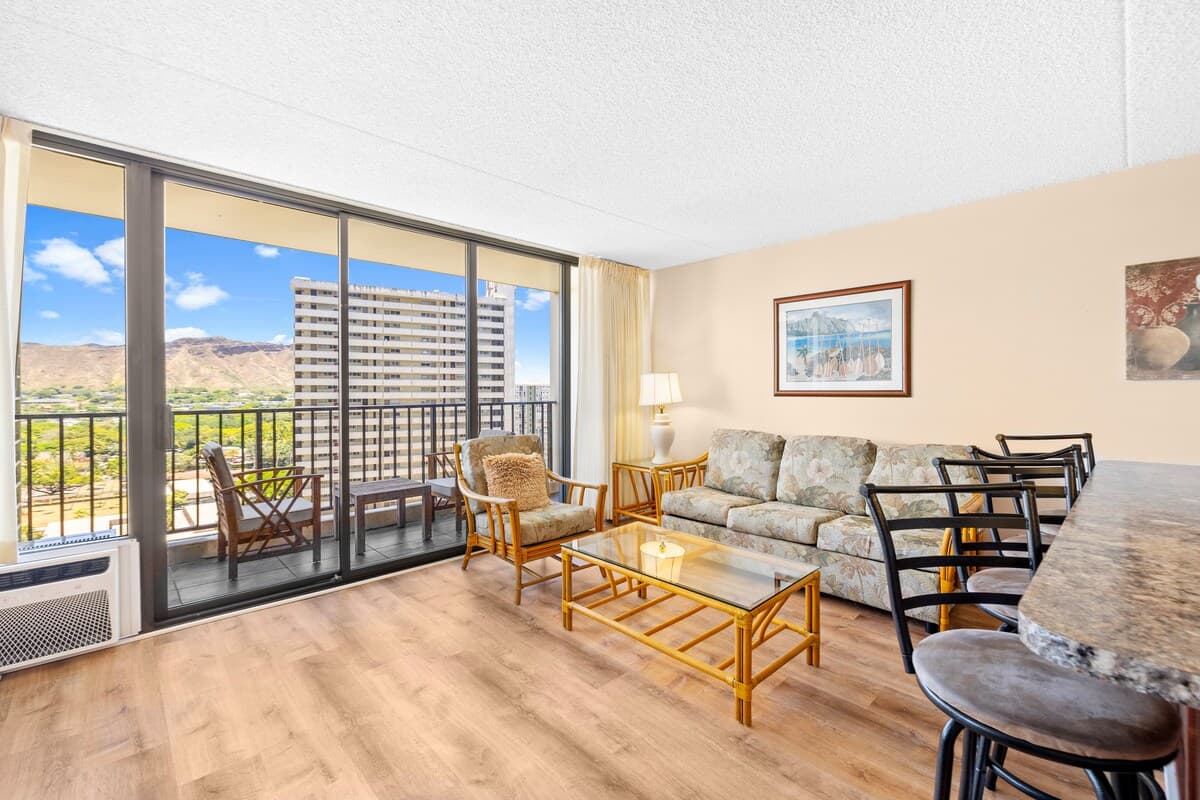 Condo in Honolulu · ★4.54 · 1 bedroom · 1 bed · 1 private bath - Photo 3