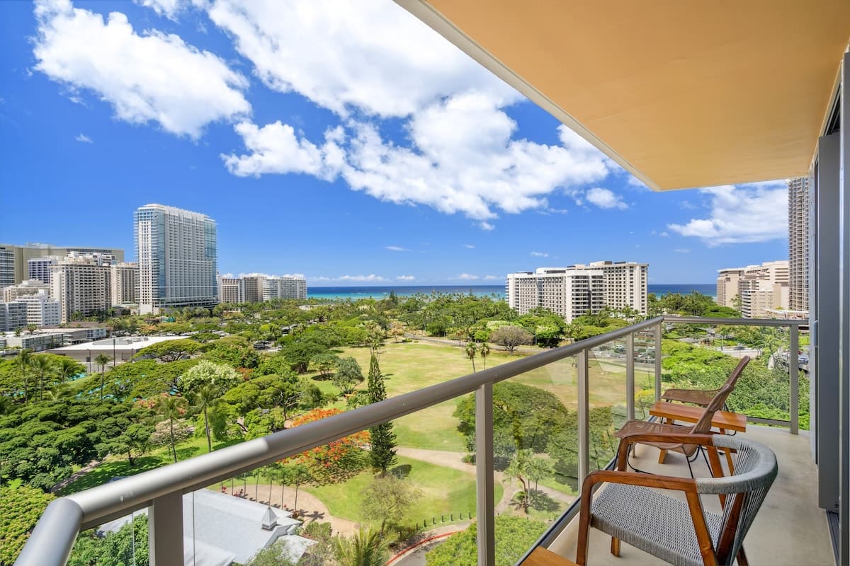 Luana 1007 King Bed Condo Sleeps 4 Fabulous Views! - Photo 1